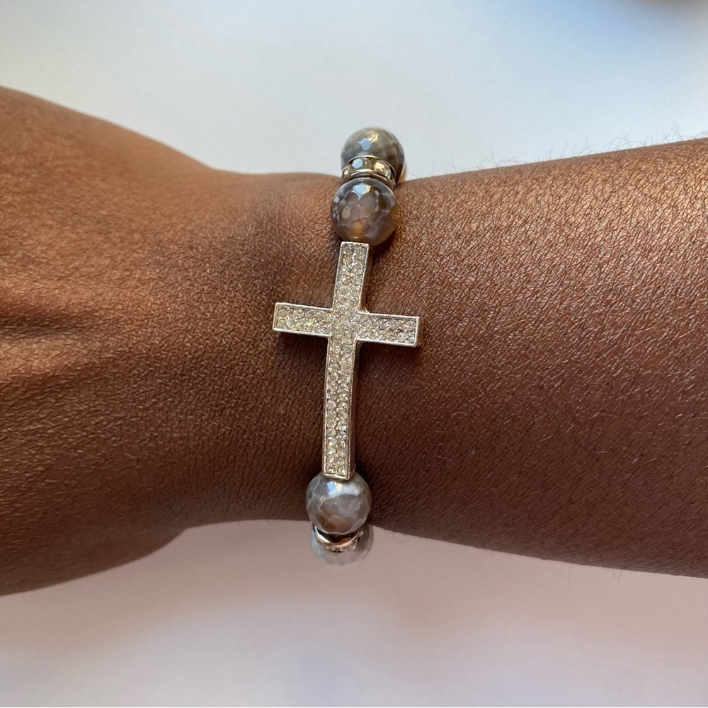 Faceted orca Agate 8mm CZ Cross Charm Bracelet - Picture 5 of 5